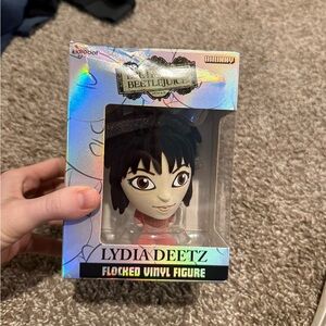 🥧Kidrobot Lydia Deetz Flocked Vinyl Figure - Black and Pink